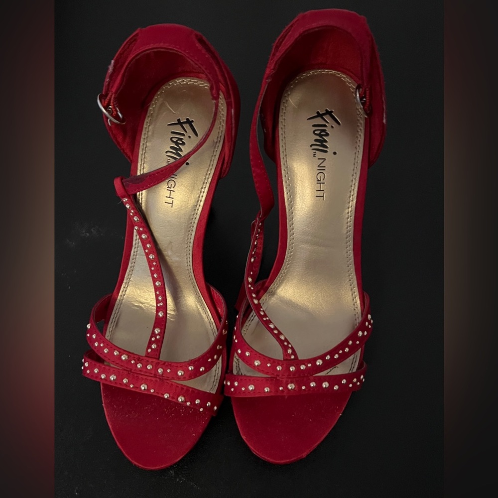FIONA NIGHT RED HEELS SIZE 5 Red PREOWNED